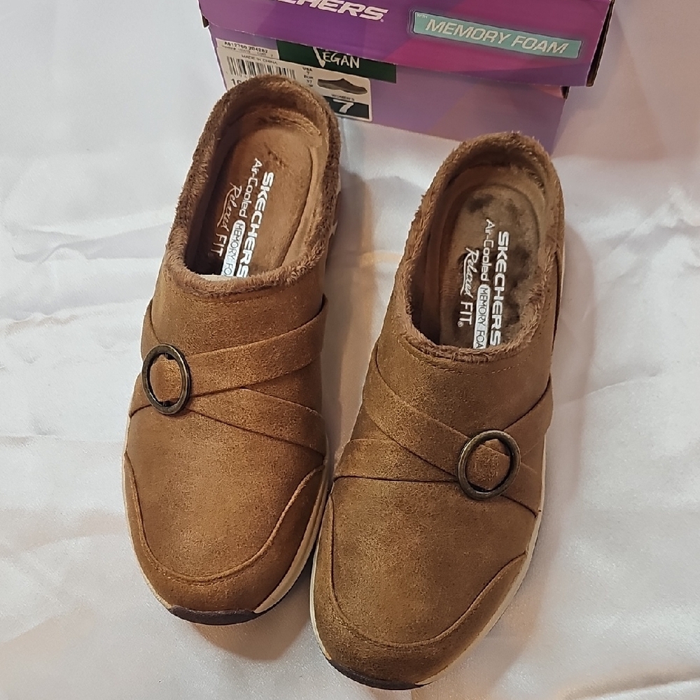 Skechers Tan Mules with Ring Detail - Picture 4 of 7